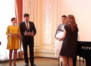 Մասնակիցներից բացի, ուսուցիչներն էլ դրամական պարգևներ ստացան