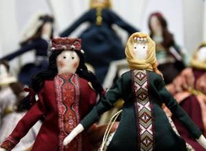 Հայկական տարազներով տիկնիկները. Արցախպրես