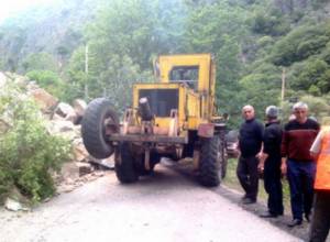 Обвалившийся участок дороги РА-Грузия восстановлен