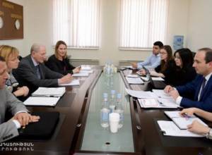 С Венецианской комиссией обсуждался законопроект о КС