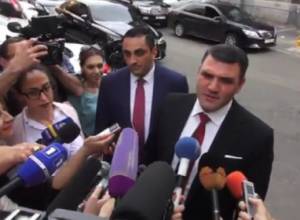 Գեւորգ Կոստանյանը առաջին անգամ է մտնում ՀՀԿ կենտրոնական գրասենյակ
