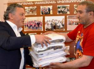 Մարզահագուստ՝ ազգային կոխ ըմբշամարտի սաների համար