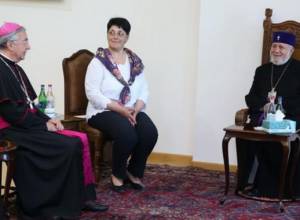 Վատիկանի Գաղտնի արխիվների ղեկավարը՝  Էջմիածնում