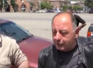 Незаполненные ямы – настоящая катастрофа для таксистов и пассажиров