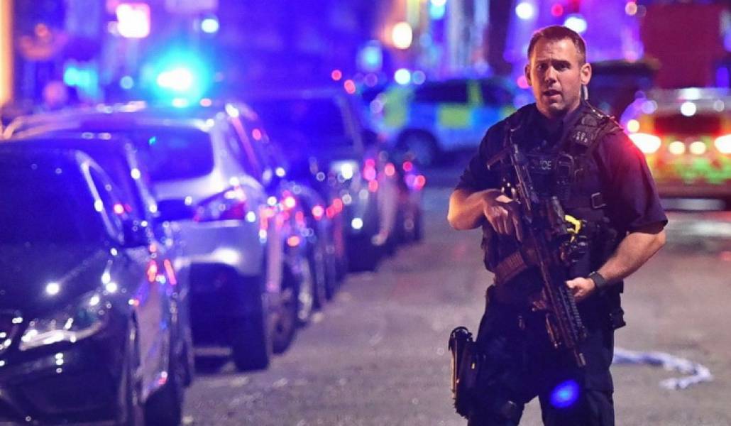 ap-london-bridge-incident-02-jc-170603_12x5_1600