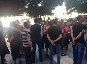 Работники Фирдуси не хотят уходить с территории рынка: акция