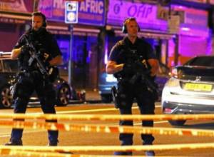 Грузовик на севере Лондона совершил наезд на собравшихся вокруг мечети: есть жертвы