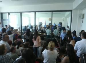 Lawyers refuse to have their bags checked and leave court building