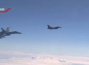 Видеоматериал, как истребитель НАТО F-16 пытается приблизиться к самолету Сергея Шойгу