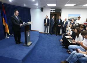 Пресс-конференция министра обороны в прямом эфире