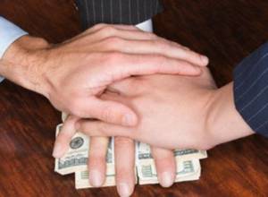 Для демобилизации потребовал сначала 4000, затем – 2500 долларов США