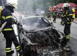 G-20 создала взрывоопасную ситуацию в Гамбурге: горят автомобили