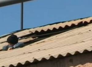 Ветер сорвал жестяную крышу одной из ереванских школ