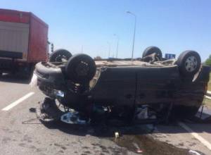 Three injured as minibus overturns en route to Anapa