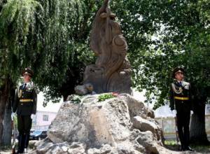 В одной из воинских частей ВС РА открыт памятник, увековечивающий память героев