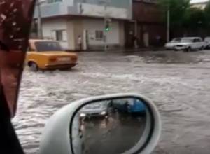 Երևանի Արշակունյաց փողոցում ջրհեղեղ է. տեսանյութ