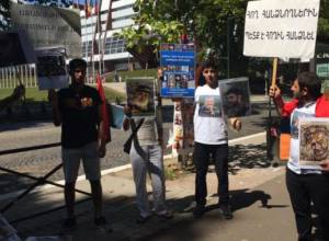 В Страсбурге сожгли фотографии должностных лиц РА: Аравот