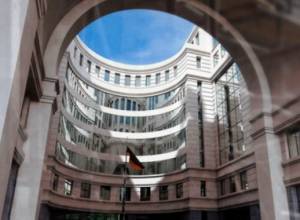 Бланк апостиля отныне будет предоставляться на английском языке