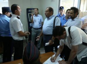 Судья удалился для применения санкции