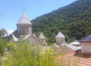 Հաղարծինցիները փակել են ճանապարհը