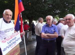 «Աչքներին ինչ երեւա, քանդում, մոնտաժում են»