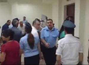 Распорядители применили силу в суде