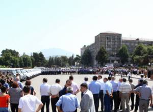 Благотворитель подарил Арцаху автомобили