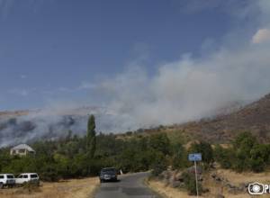 Fire reaches Tegher village of Aragatsotn marz