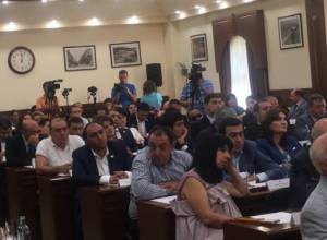 Неуважительное отношение к Анаит Бахшян на заседании совета старейшин