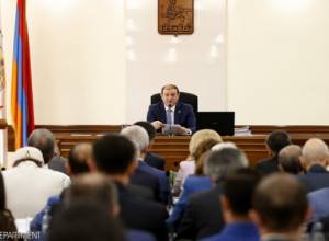 Члены Совета старейшин получат по 55 тысяч драм