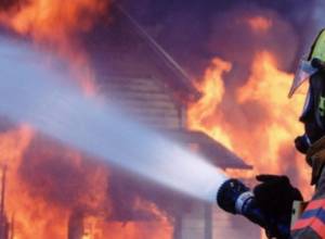 У автомобильной дороги Налбандян-Джанфида горит дом