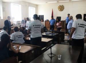 Sasna Drer trial: defenders wear special shirts with the photo of Judge Artush Gabrielyan