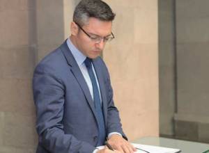 OSCE PA Special Representative gets acquainted with archival documents at Tsitsernakaberd