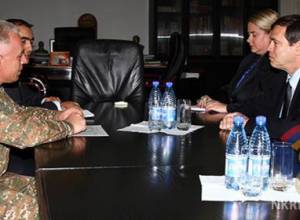 МО Арцаха: командующий АО принял Эндрю Шофера