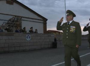 Министр обороны посетил миротворческую бригаду