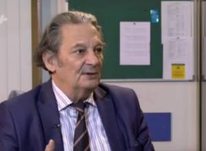 Aharon Adibekyan advises single smoking women not to lose moment and to marry