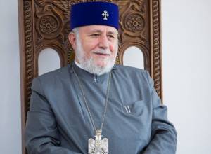 Catholicos visits Berlin