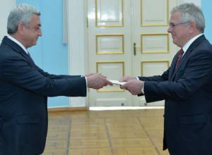 Newly appointed Denmark Ambassador hands credentials to Serzh Sargsyan