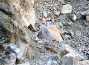 Один погибший в результате обвала месторождения