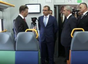 The first passengers of the new electric train are the transport ministers of Armenia and Russia