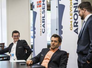 Levon Aronyan is behind Magnus Carlsen