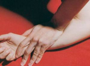 Вступил в половую связь с женщиной-инвалидом, телефон выбросил