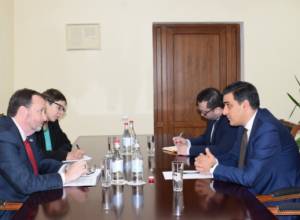 Омбудсмен принял посла США