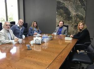 Заруи Постанджян в мэрии Глендейла