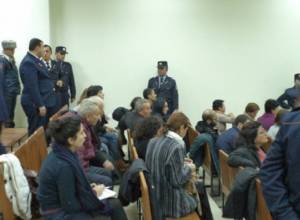 Спор в суде между супругой Сефиляна и Валерием Осипяном: Aravot.am