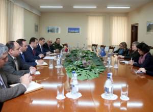 Vigen Sargsyan receives NATO Deputy Secretary General