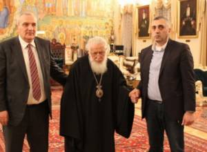 Патриарх Илья: От посла Садояна многое зависит