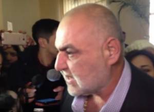 «Если народ называет министра обороны боша, это разве страна?»