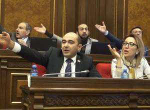 Parliament starts hearing with dispute