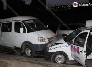 Toyota, taxi and GAZelle collides with each othe